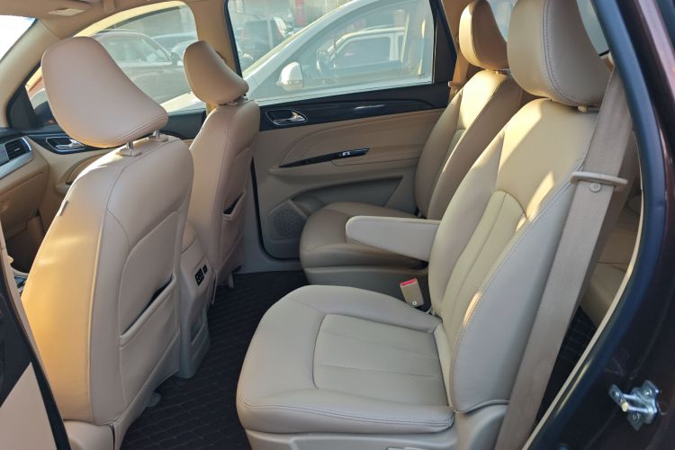宝骏730 2016款 1.8L iAMT豪华型 7座中控内饰7004