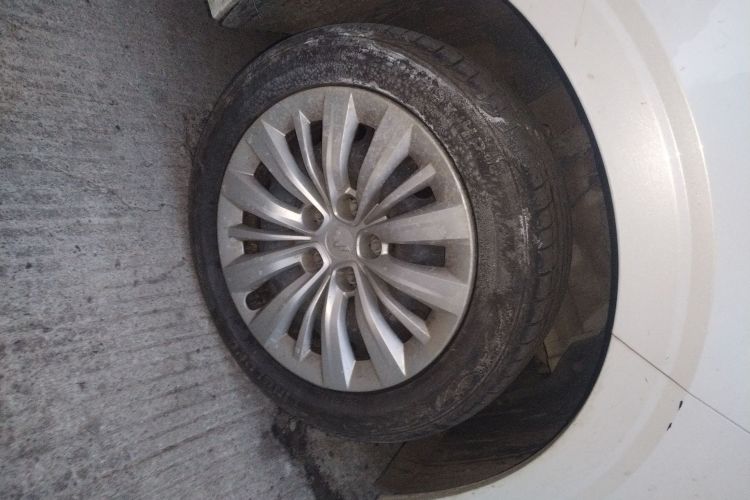 五菱汽车 五菱佳辰 2022款 1.5L 手动乐享精英型车身外观10