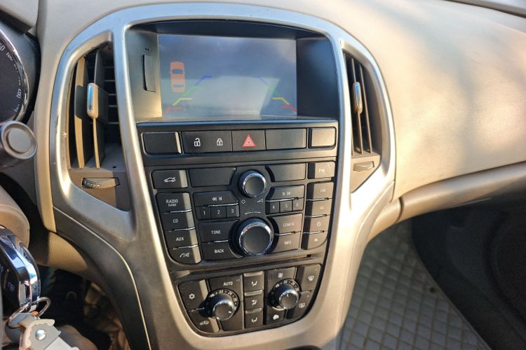 别克 英朗 2013款 GT 1.6L 手动进取版中控内饰16