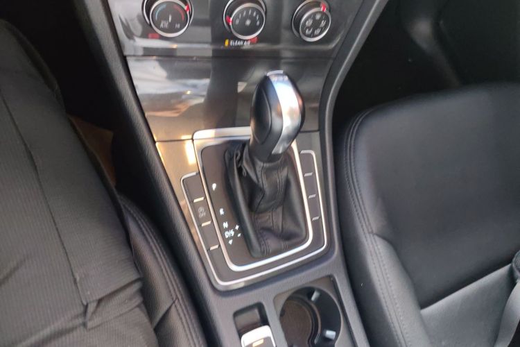 大众 高尔夫 2018款 230TSI 自动舒适型中控内饰18