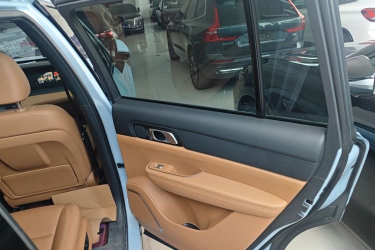 理想汽车 理想ONE 2021款 增程6座版中控内饰7006