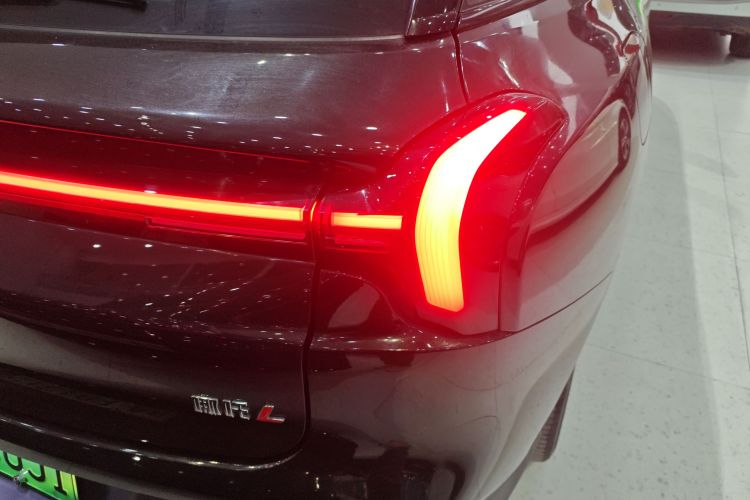 哪吒汽车 哪吒L 2024款 增程 310 闪充版车身外观6006