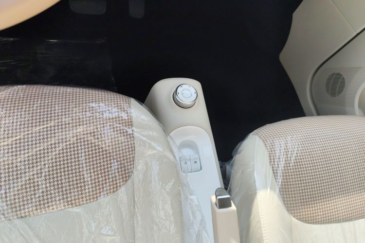 五菱汽车 宏光MINIEV 2024款 第三代 215km 青春版中控内饰18