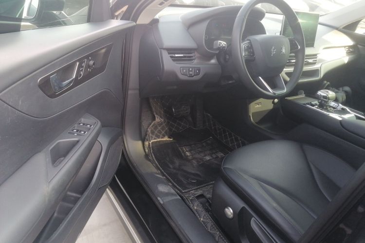 红旗E-QM5 2022款 431km 充电乐享版中控内饰7003