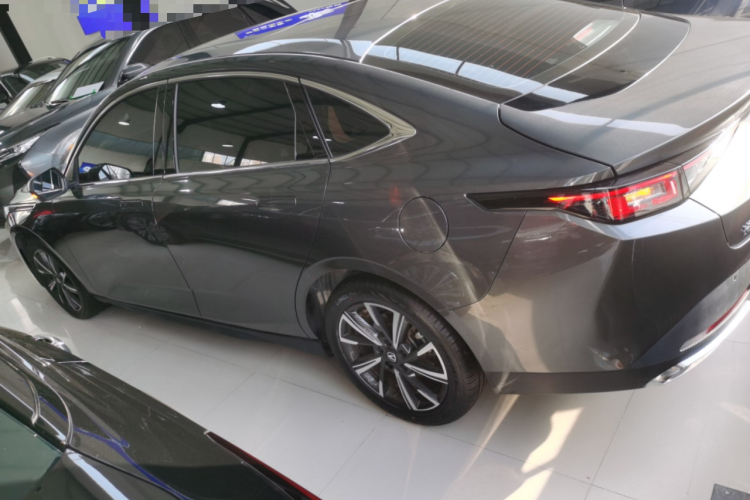 长安 逸动 2024款 1.5T GDI自动 旗舰型车身外观4