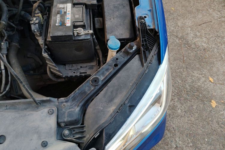 荣威i5 2019款 1.5L 手动4G互联朗豪版机舱底盘26