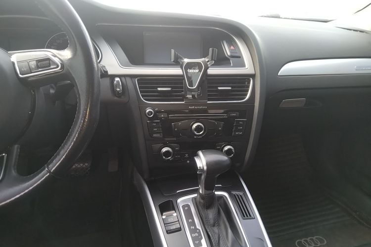 奥迪A4L 2015款 45 TFSI quattro个性运动型中控内饰16