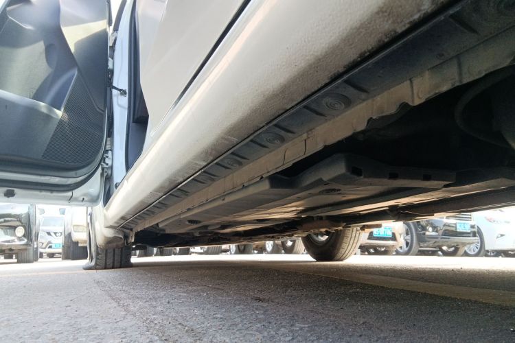 丰田 雷凌 2017款 改款双擎 1.8H GS E-CVT精英天窗版 国V局部细节9002