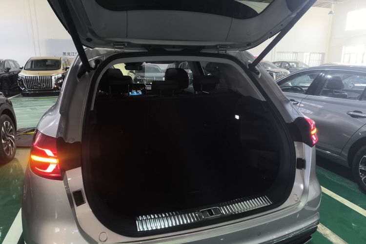 红旗HS5 2022款 改款 2.0T 智联旗享四驱版机舱底盘23