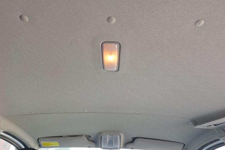 上汽大通MAXUS 新途V80 2024款 傲运通超值版 6MT 短轴超低顶127Ps 5/6座局部细节22