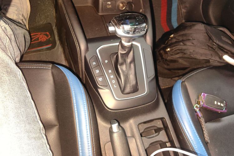 福特 福克斯 2021款 三厢 1.5L 自动锋跃型中控内饰18