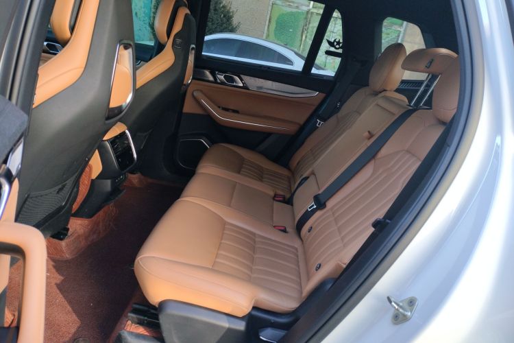 领克09 EM-P 2023款 2.0TD EM-P 远航版PM 七座中控内饰21