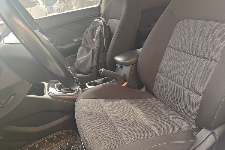 起亚K3 2016款 1.6L 手动GLS中控内饰19