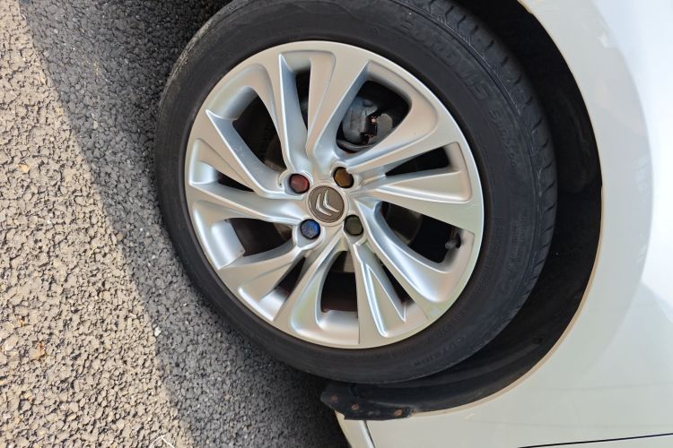 雪铁龙C4L 2014款 1.6THP 智驱版 自动劲智型车身外观35