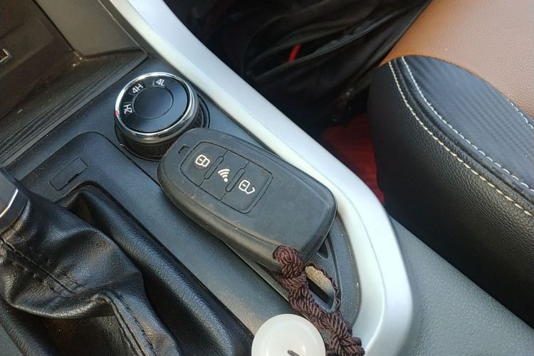 上汽大通MAXUS 大通T70 2019款 2.0T柴油自动四驱舒享型标箱高底盘中控内饰7001