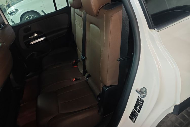 奔驰GLB 2020款 GLB 200 时尚型中控内饰21