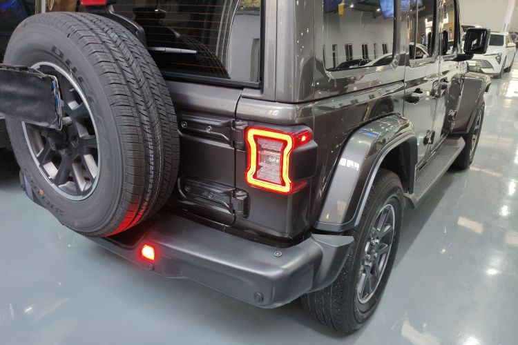 Jeep 牧马人 2021款 2.0T 80周年纪念版车身外观9