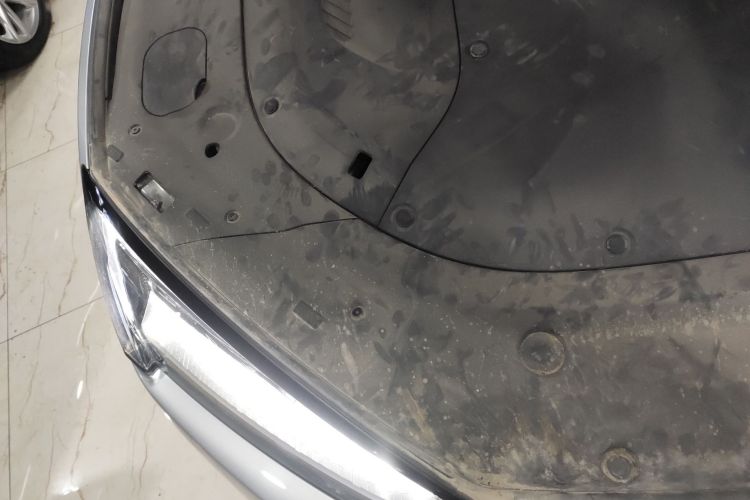 鸿蒙智行 问界M5 2022款 增程四驱性能版机舱底盘25