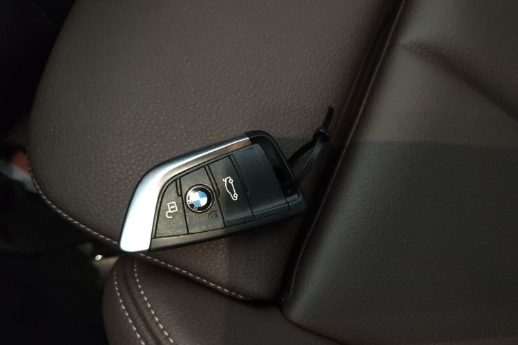 宝马1系 2019款 120i M运动套装中控内饰7001