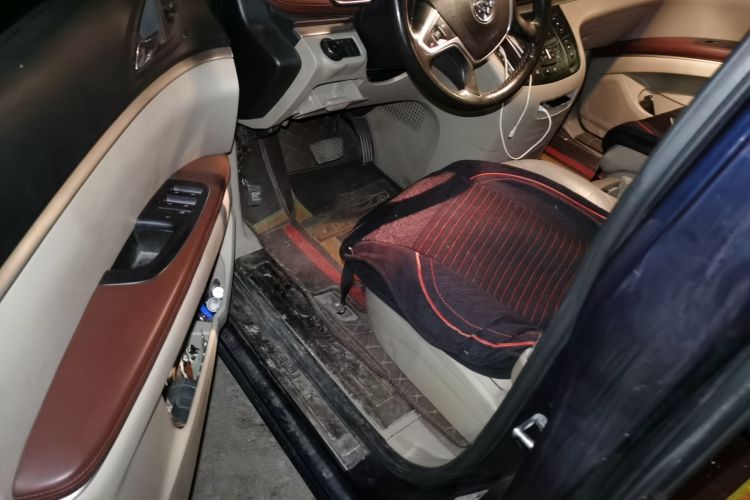 别克GL8 2017款 25S 豪华型 国V中控内饰7003