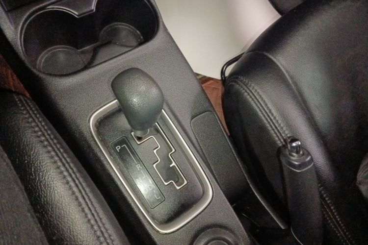 三菱 欧蓝德 2016款 2.0L 两驱风尚版 5座中控内饰18