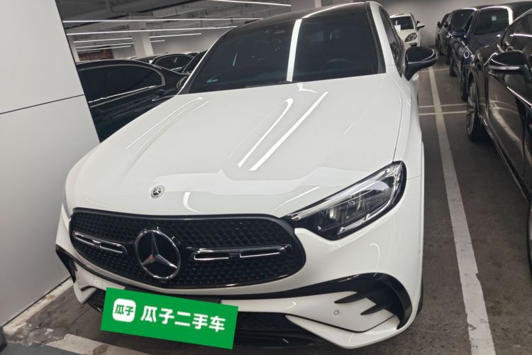 奔驰GLC轿跑 2024款 GLC 260 4MATIC 轿跑SUV车身外观2
