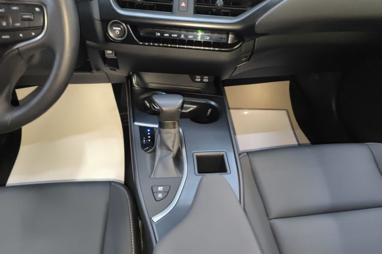 雷克萨斯UX 2022款 260h 探·酷版局部细节18