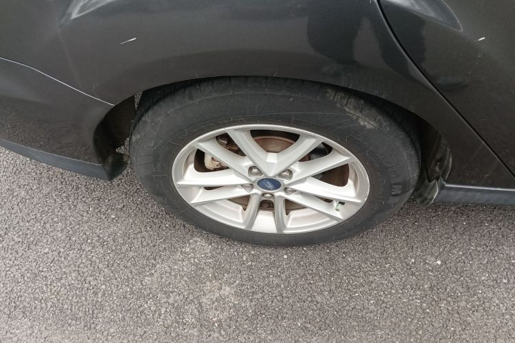 福特 福克斯 2015款 三厢 1.6L 自动风尚型车身外观6008