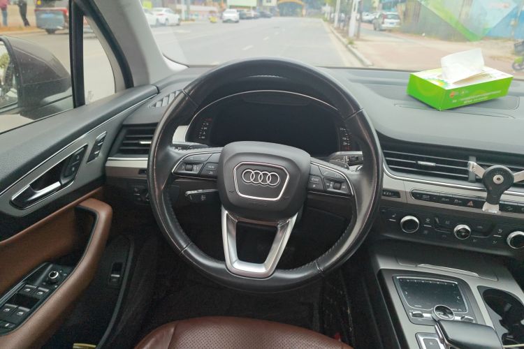 奥迪Q7 2018款 40 TFSI 舒适型中控内饰13