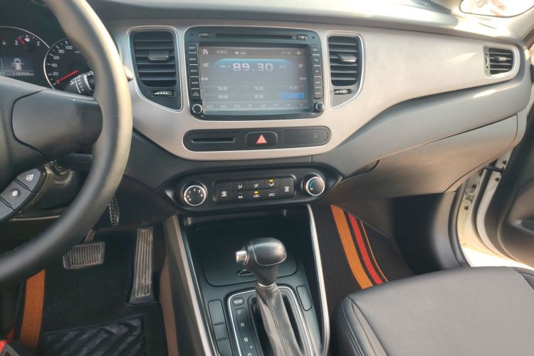 起亚 佳乐 2013款 2.0L 5座自动标准版 国IV中控内饰16