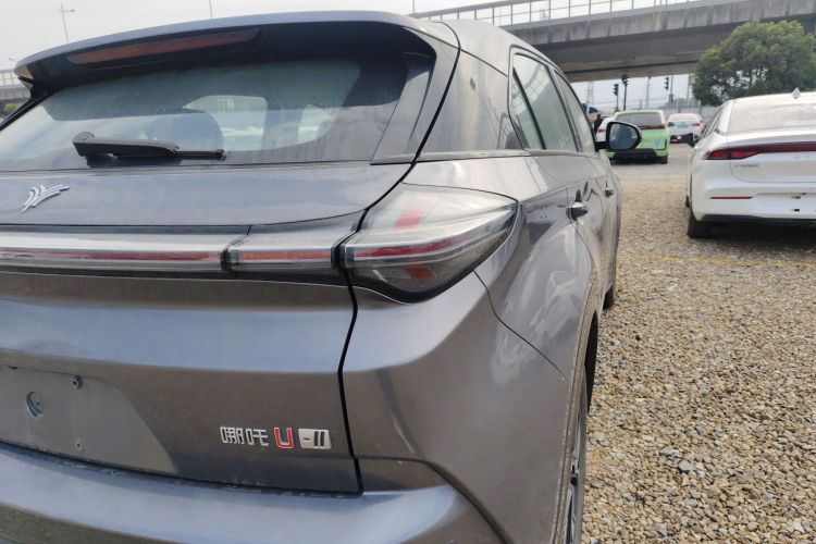 哪吒汽车 2023款 哪吒U-Ⅱ 400 U秀版 磷酸铁锂车身外观9