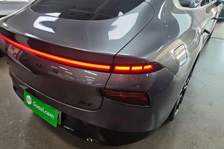 小鹏P7 2020款 586N车身外观9