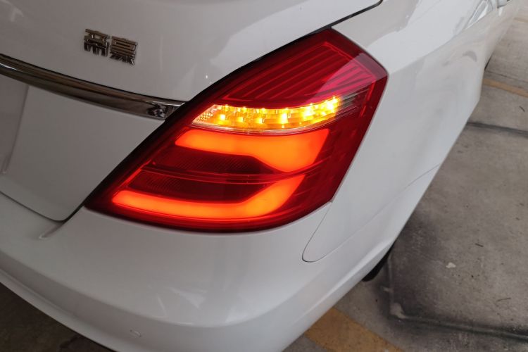 吉利汽车 帝豪 2017款 三厢百万款 1.5L CVT向上版车身外观9