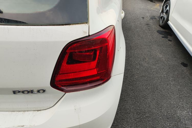 大众 Polo 2014款 1.4L 手动风尚版车身外观9