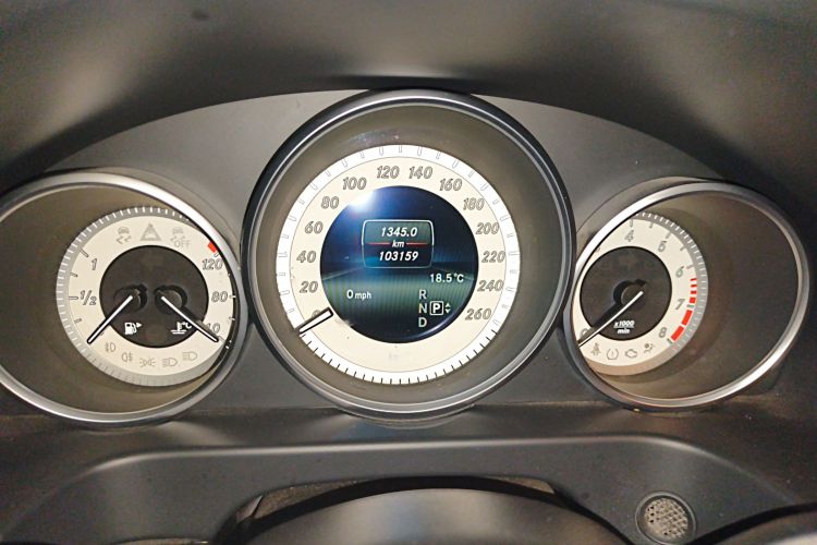 奔驰E级 2015款 E 260 L 运动豪华型中控内饰15