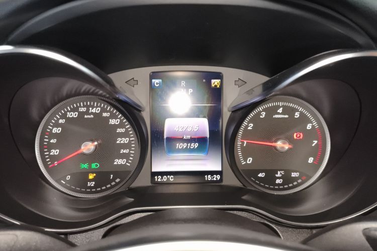 奔驰C级 2018款 C 200 运动版局部细节14