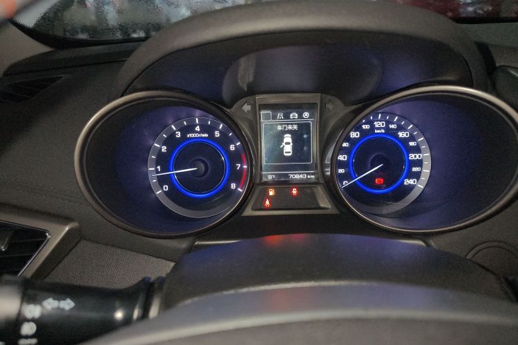 长安 逸动 2016款 XT 1.6L 手动俊酷型中控内饰14