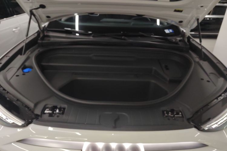 奥迪Q6L e-tron 2026款 首发领航版机舱底盘24