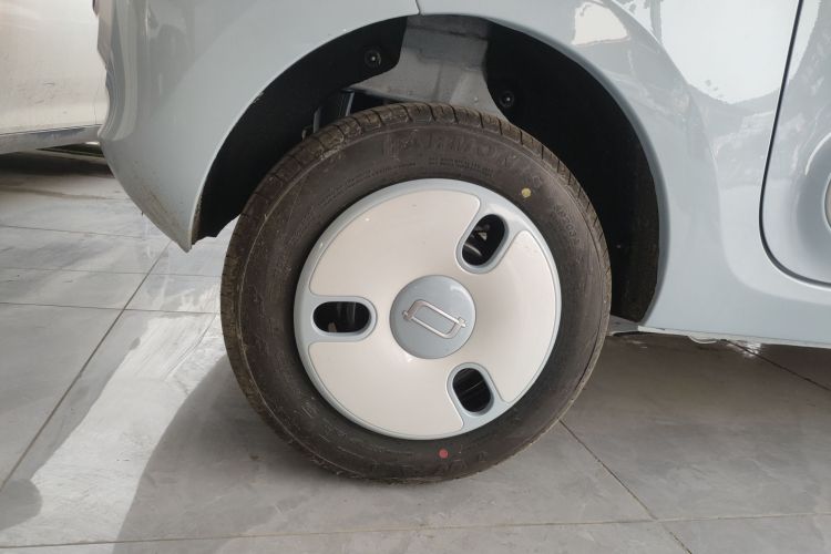 奔腾小马 2026款 222km 闪耀马车身外观6008