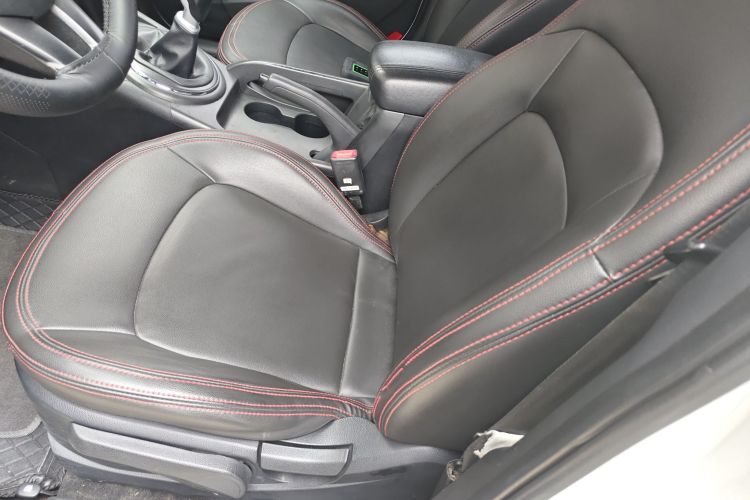 起亚 智跑 2016款 2.0L 手动两驱版GL中控内饰19