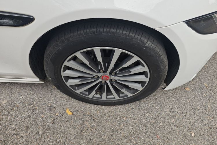 捷豹XEL 2020款 2.0T 200PS R-DYNAMIC 青春运动版车身外观10