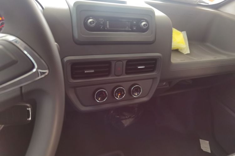 五菱汽车 五菱扬光 2025款 400km 客车版舒适型中控内饰16