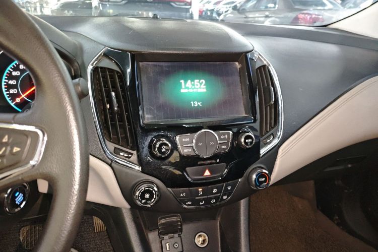 雪佛兰 科鲁兹 2015款 1.5L 自动豪华版中控内饰16