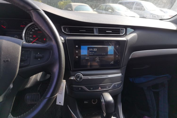 标致408 2014款 1.8L 自动豪华版局部细节16