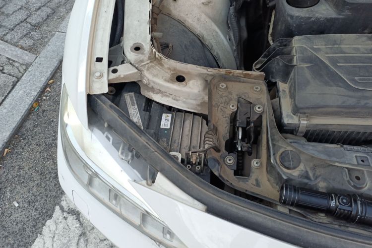 宝马3系 2013款 320Li 时尚型局部细节9006