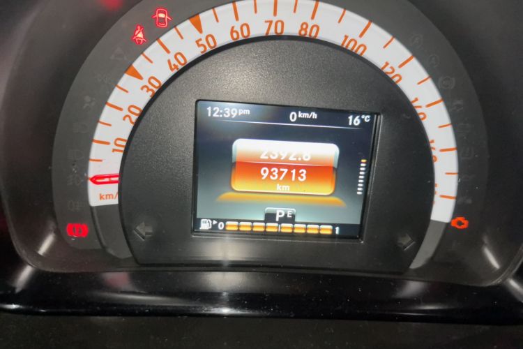 smart forfour 2018款 1.0L 52千瓦激情版中控内饰15