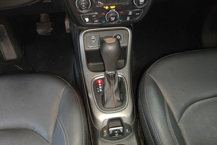 Jeep 指南者 2017款 200T 自动家享版局部细节18