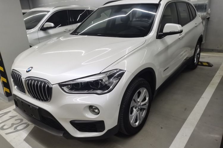 宝马X1 2016款 sDrive18Li 尊享型车身外观1