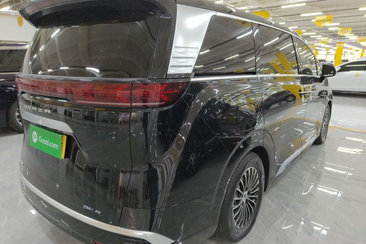 腾势D9 2022款 DM-i 970 四驱旗舰型车身外观7