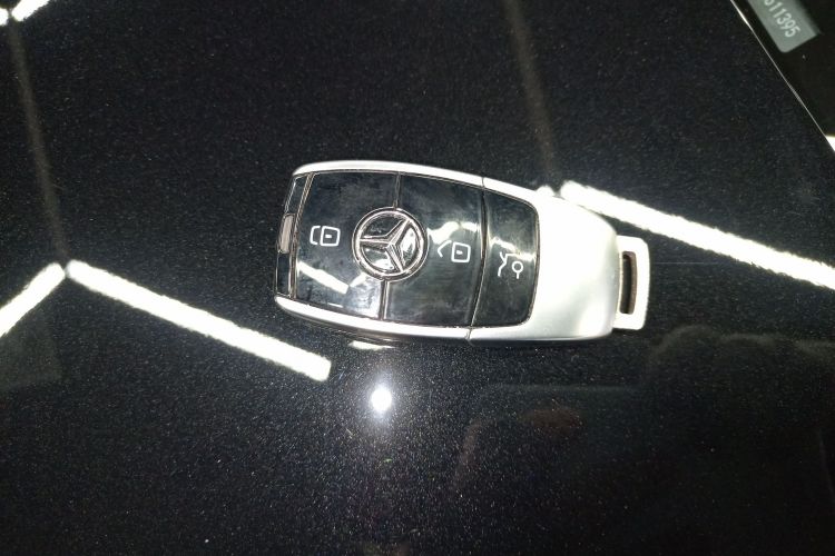 奔驰E级 2021款 E 300 L 时尚型中控内饰11